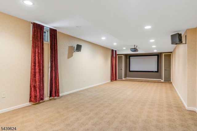 40 Southgate Dr, Clinton Twp., NJ 08801