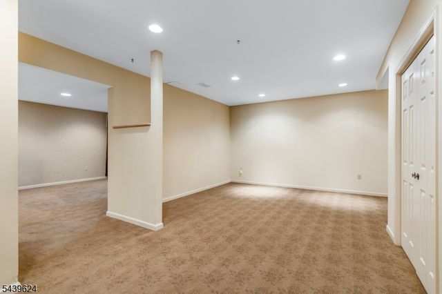 40 Southgate Dr, Clinton Twp., NJ 08801