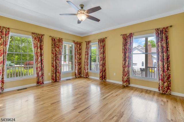 40 Southgate Dr, Clinton Twp., NJ 08801