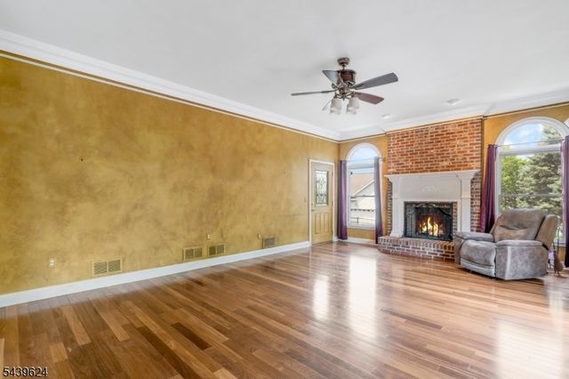 40 Southgate Dr, Clinton Twp., NJ 08801