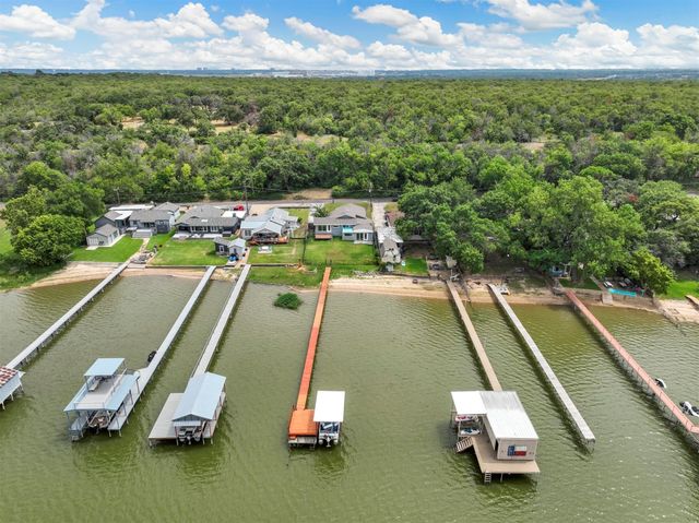 8048 Woodvale Road, Fort Worth, TX 76135