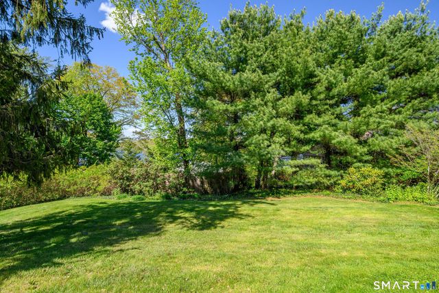 1 Deer Run, New Fairfield, CT 06812