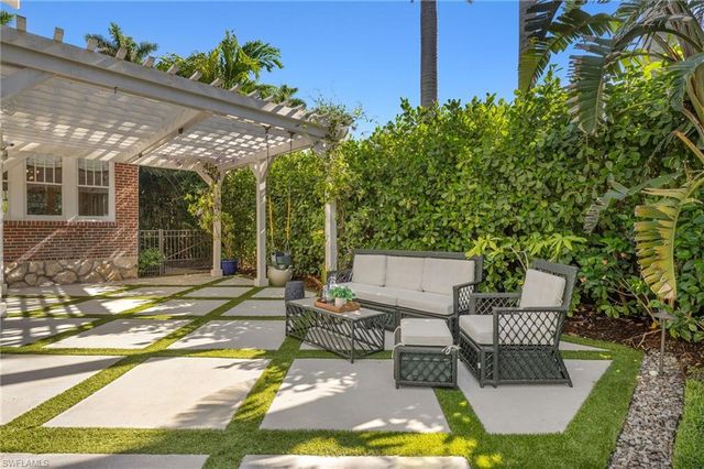 1230 Caloosa DR, Fort Myers, FL 33901