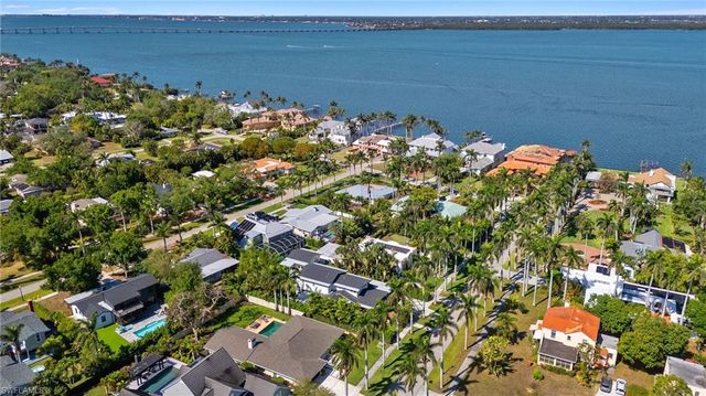 1230 Caloosa DR, Fort Myers, FL 33901