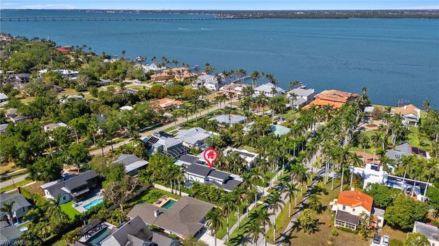 1230 Caloosa DR, Fort Myers, FL 33901