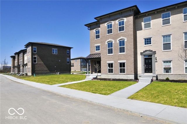 916 Yorkshire Lane, Zionsville, IN 46077