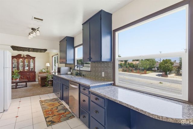 2228 Avondale Drive, Bakersfield, CA 93306