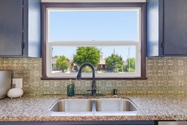 2228 Avondale Drive, Bakersfield, CA 93306