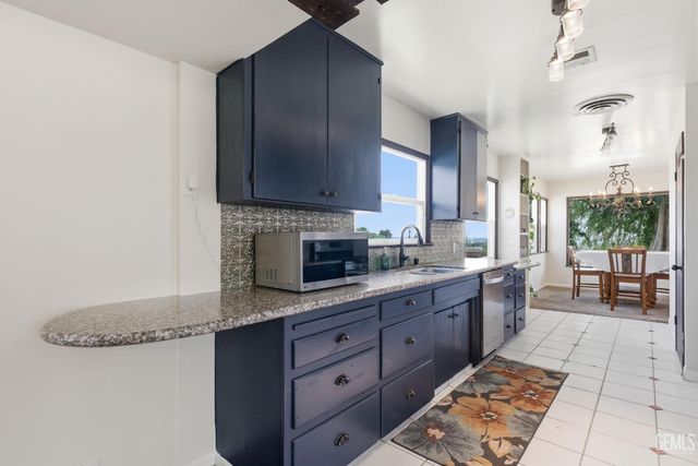 2228 Avondale Drive, Bakersfield, CA 93306