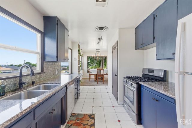 2228 Avondale Drive, Bakersfield, CA 93306