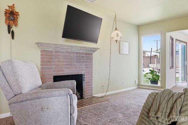 2228 Avondale Drive, Bakersfield, CA 93306