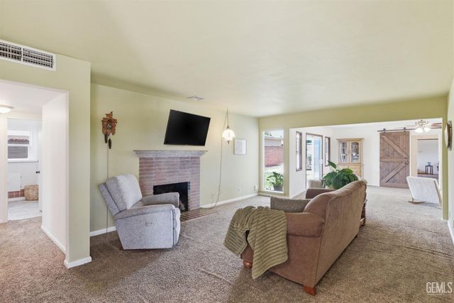 2228 Avondale Drive, Bakersfield, CA 93306
