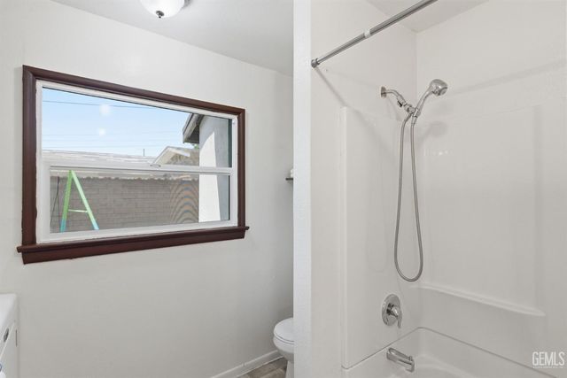 2228 Avondale Drive, Bakersfield, CA 93306