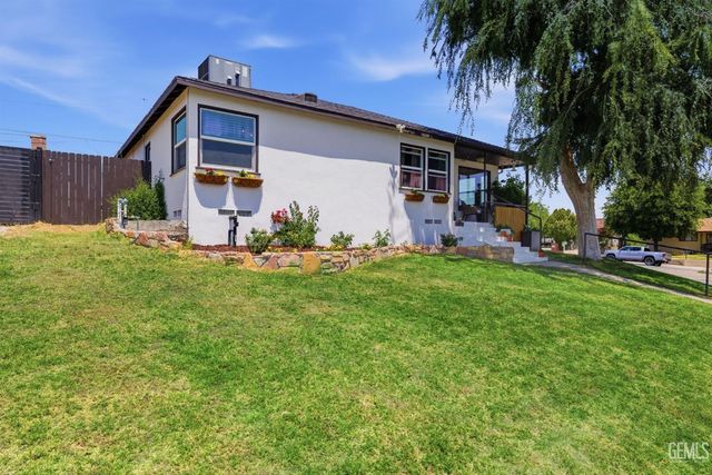 2228 Avondale Drive, Bakersfield, CA 93306