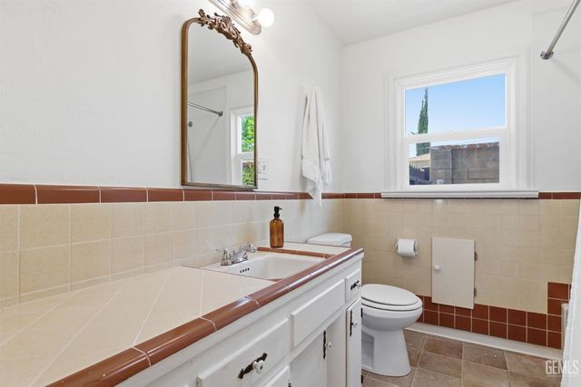 2228 Avondale Drive, Bakersfield, CA 93306