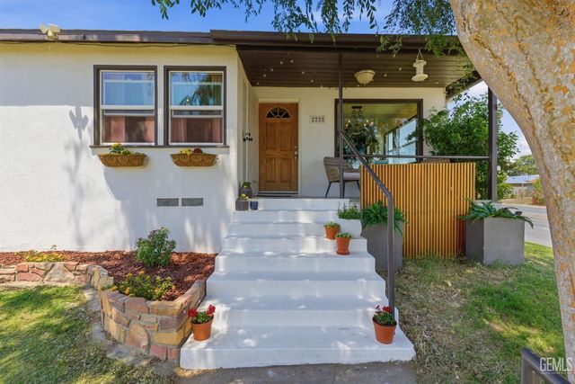 2228 Avondale Drive, Bakersfield, CA 93306