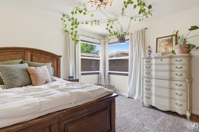 2228 Avondale Drive, Bakersfield, CA 93306