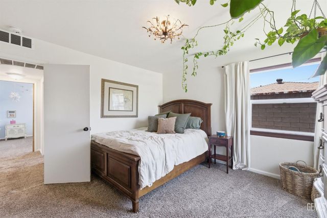 2228 Avondale Drive, Bakersfield, CA 93306