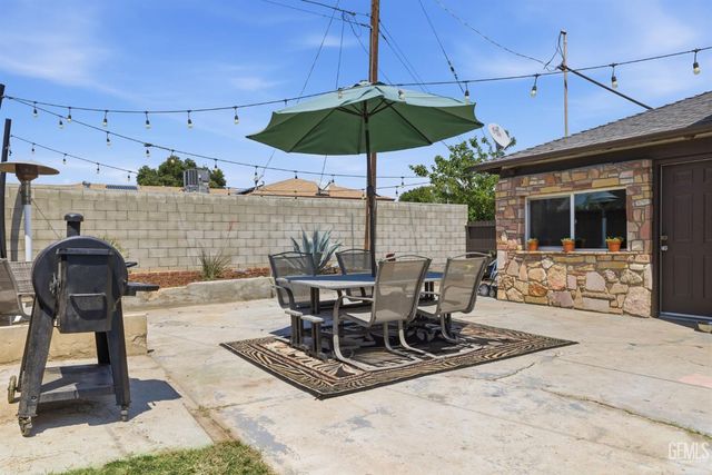 2228 Avondale Drive, Bakersfield, CA 93306