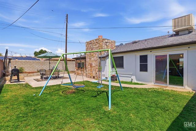 2228 Avondale Drive, Bakersfield, CA 93306