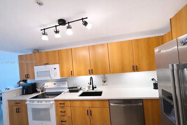 7501 E Treasure Dr 7L, North Bay Village, FL 33141