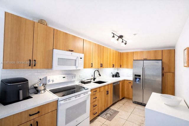 7501 E Treasure Dr 7L, North Bay Village, FL 33141