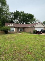 6367 Abilene Drive, Fayetteville, AR 72704