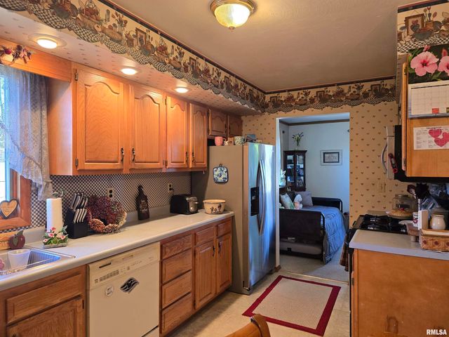 1410 E LOCUST Street, Canton, IL 61520