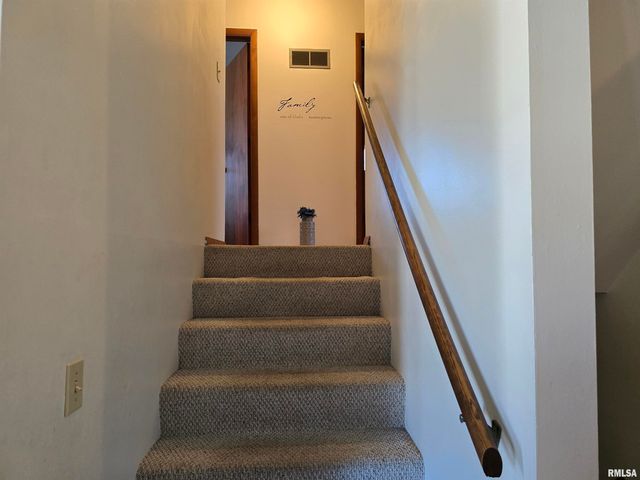 1410 E LOCUST Street, Canton, IL 61520