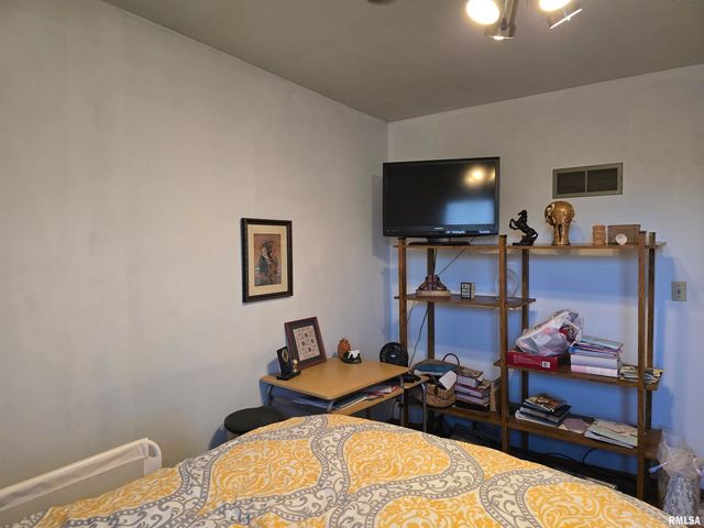 1410 E LOCUST Street, Canton, IL 61520