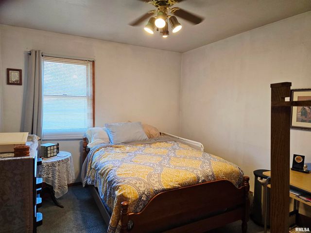 1410 E LOCUST Street, Canton, IL 61520