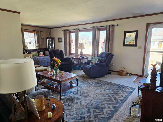 1410 E LOCUST Street, Canton, IL 61520