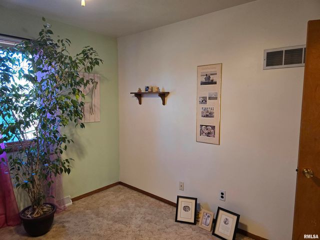 1410 E LOCUST Street, Canton, IL 61520