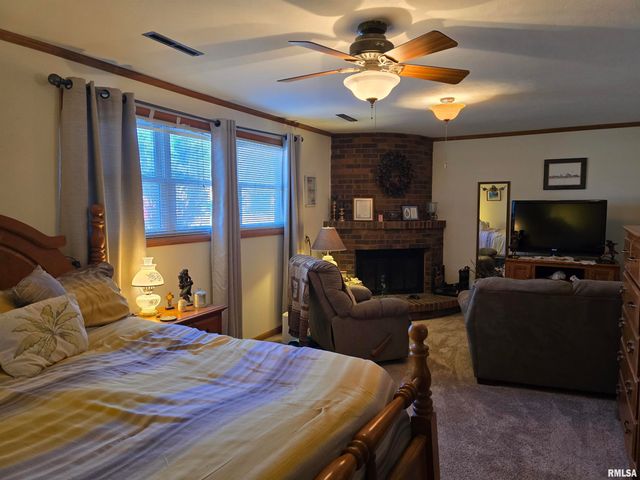 1410 E LOCUST Street, Canton, IL 61520