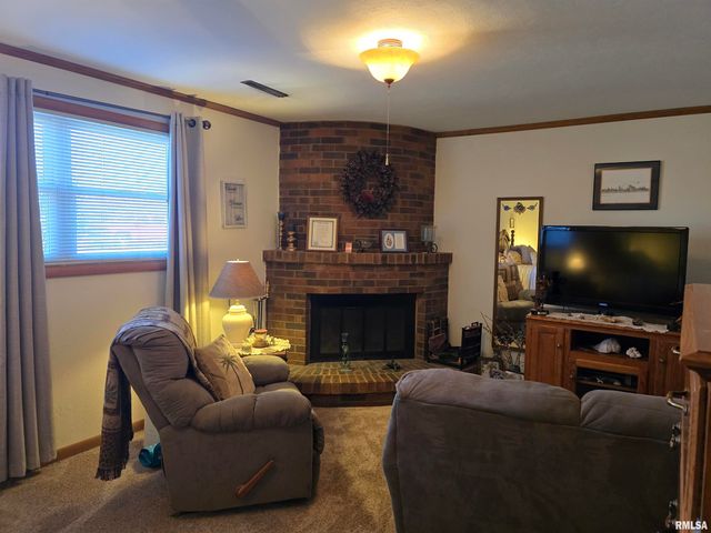 1410 E LOCUST Street, Canton, IL 61520