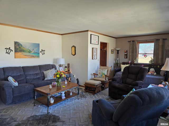 1410 E LOCUST Street, Canton, IL 61520