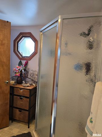 1410 E LOCUST Street, Canton, IL 61520