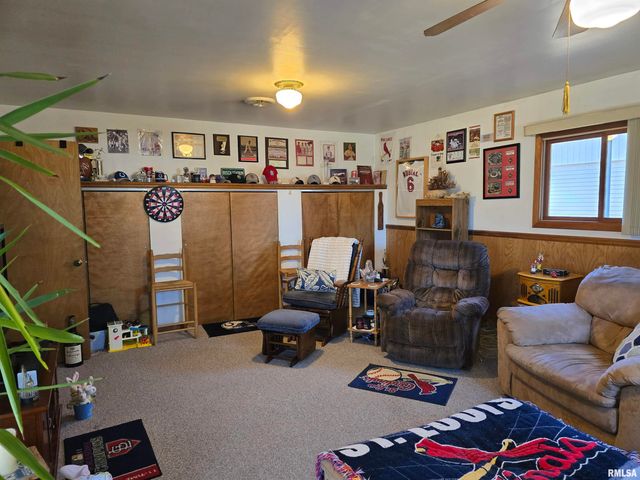 1410 E LOCUST Street, Canton, IL 61520