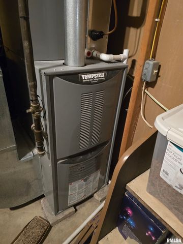 1410 E LOCUST Street, Canton, IL 61520