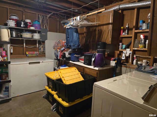 1410 E LOCUST Street, Canton, IL 61520