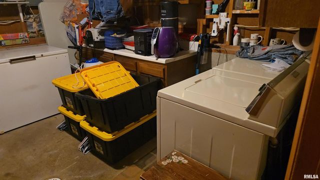 1410 E LOCUST Street, Canton, IL 61520