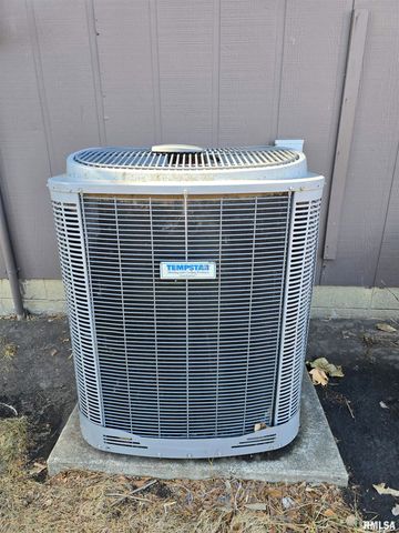 1410 E LOCUST Street, Canton, IL 61520