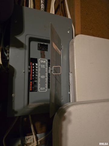 1410 E LOCUST Street, Canton, IL 61520