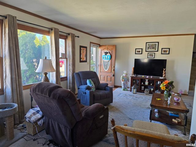 1410 E LOCUST Street, Canton, IL 61520