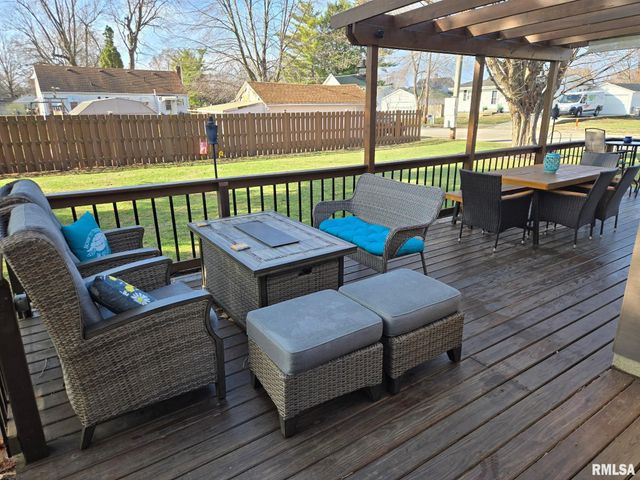 1410 E LOCUST Street, Canton, IL 61520