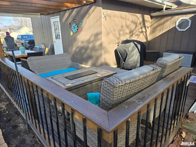 1410 E LOCUST Street, Canton, IL 61520