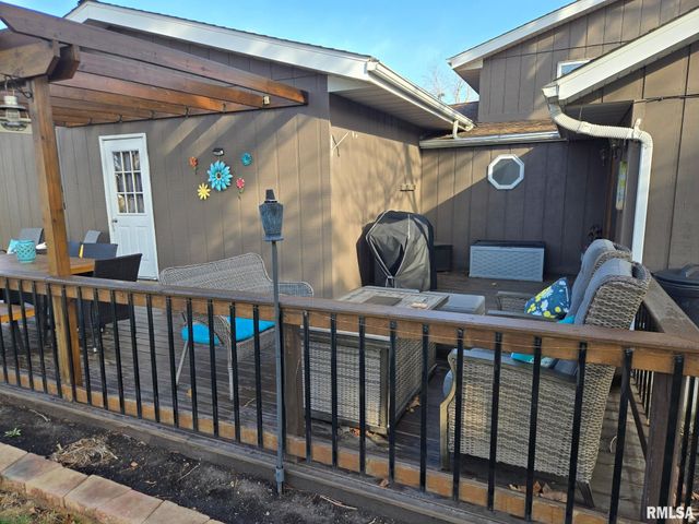 1410 E LOCUST Street, Canton, IL 61520