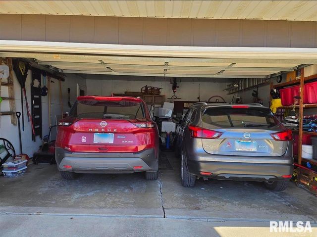 1410 E LOCUST Street, Canton, IL 61520