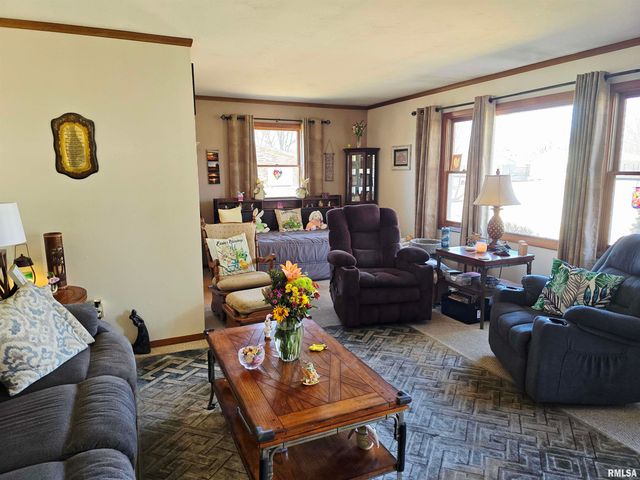 1410 E LOCUST Street, Canton, IL 61520