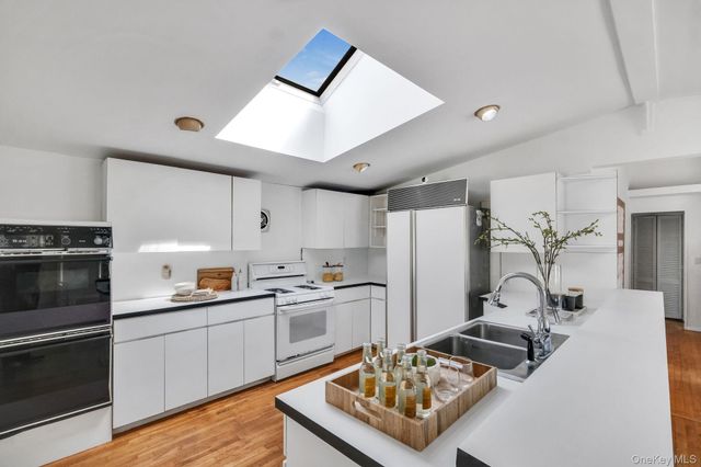 15 Community Road, Coram, NY 11727